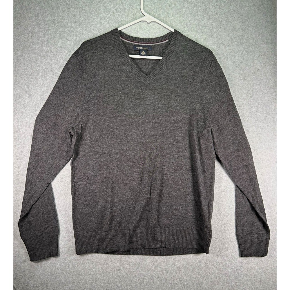 Banana Republic Sweater Mens M Gray Merino Wool V-Neck Long Sleeve Knit Logo